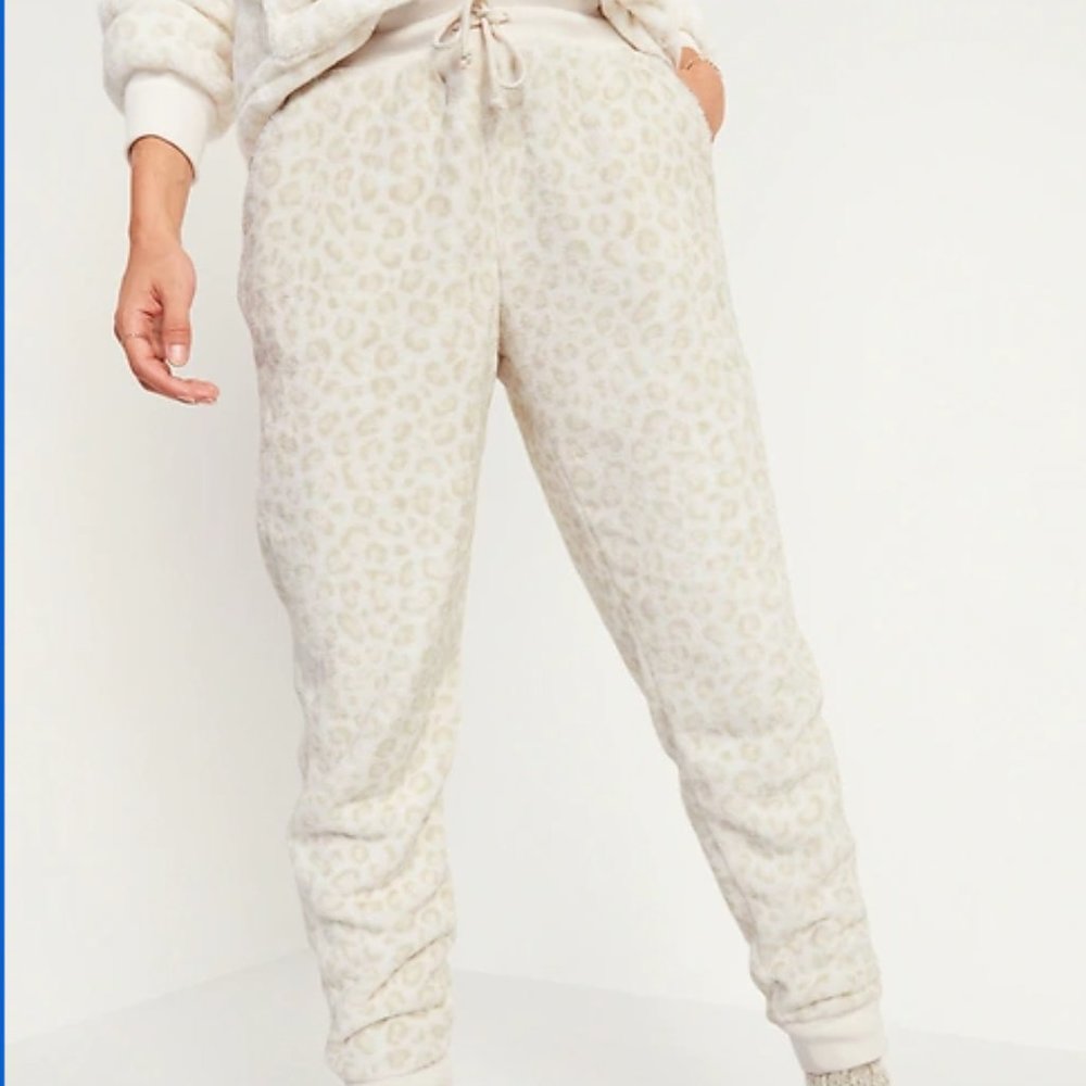 NWT Old Navy Mid-Rise Cozy Faux-Fur Joggers